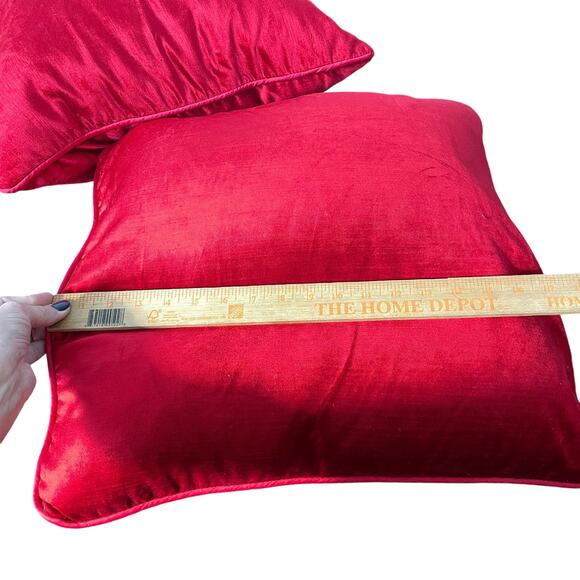 Pier 1 Red Velvet Throw Pillow Set of 2 Glam Accent Square Removeable Zip Cover - Picture 3 of 11